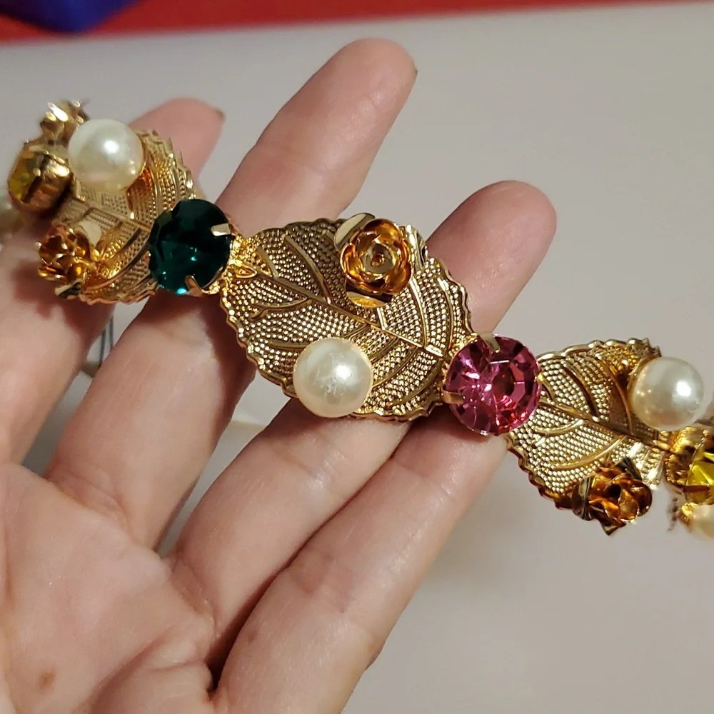 Leaf design•Goldtone•Rhinestones & pearl accents•Headband•NWT